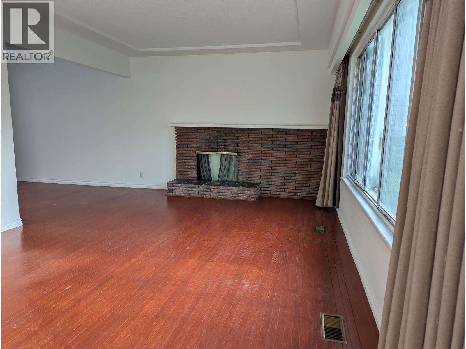 8052 11th Avenue, Burnaby, British Columbia  V3N 2N7 - Photo 2 - R3122309