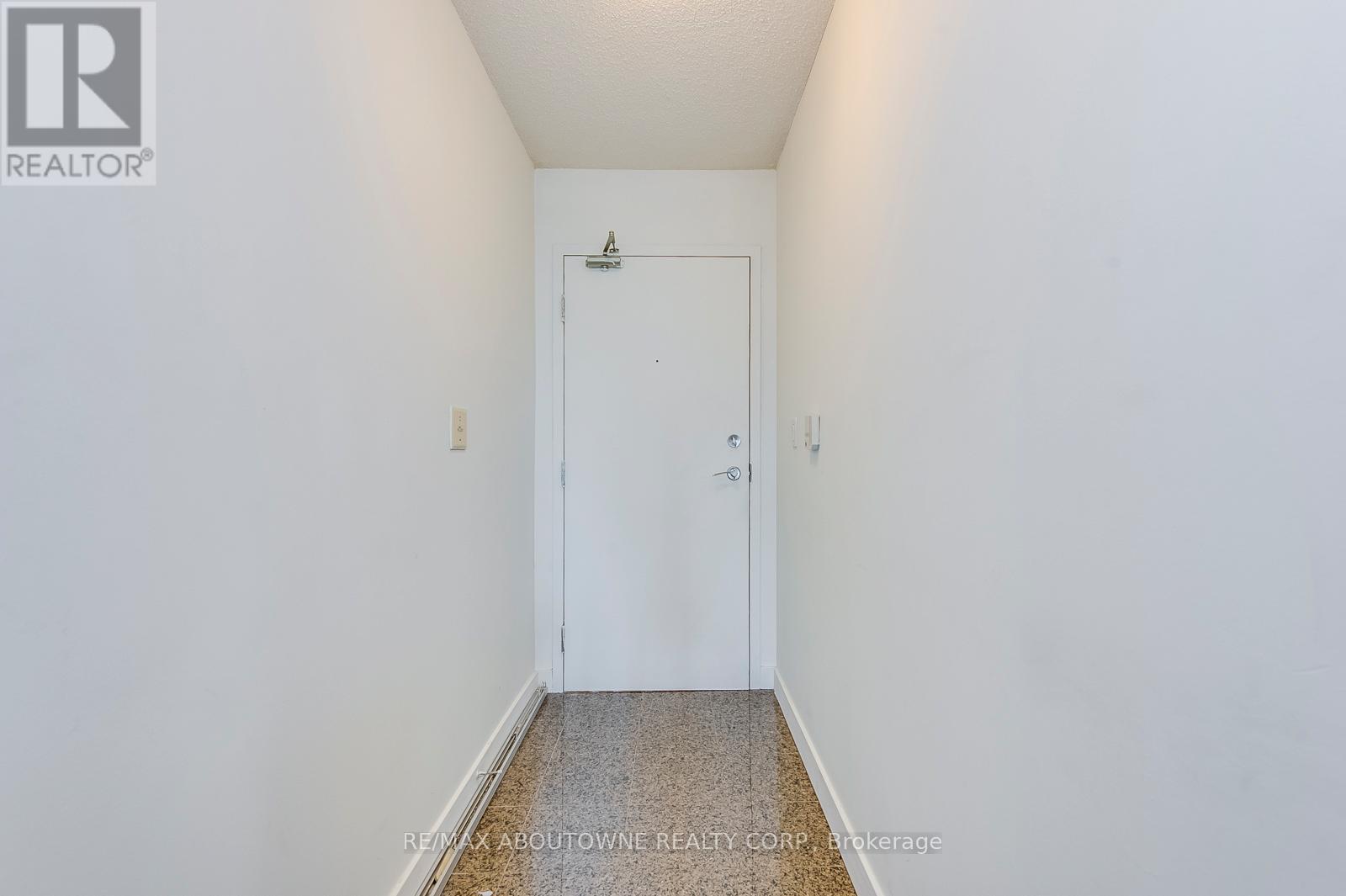 1907 - 397 Front Street, Toronto, Ontario  M5V 3G1 - Photo 2 - C13119850