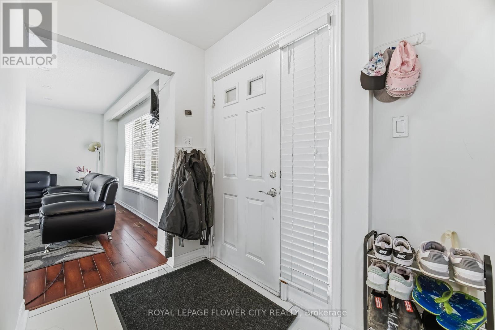 3027 Coral Drive, Mississauga, Ontario  L4T 1Z2 - Photo 4 - W13106456