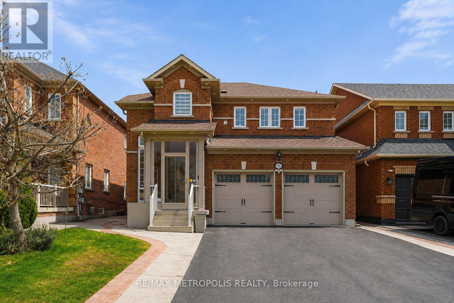 9 TAN LANE, Brampton, Ontario