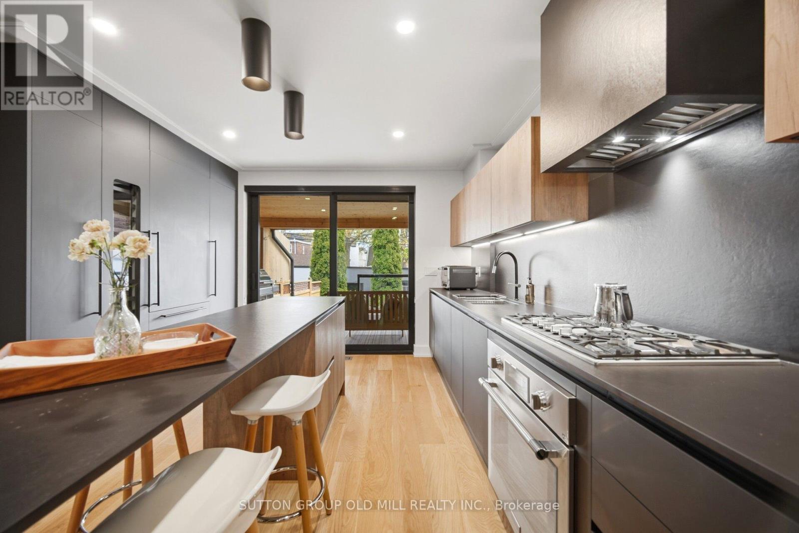 87 Mackay Avenue, Toronto, Ontario  M6H 2N7 - Photo 8 - W13119848