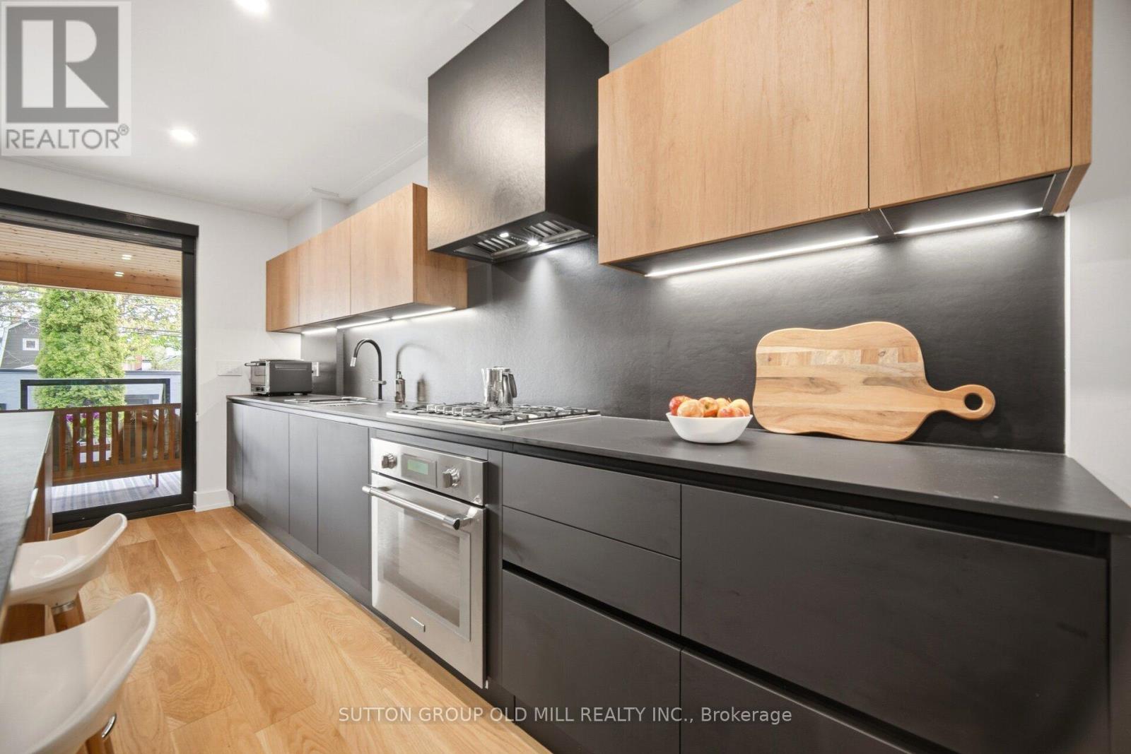 87 Mackay Avenue, Toronto, Ontario  M6H 2N7 - Photo 9 - W13119848