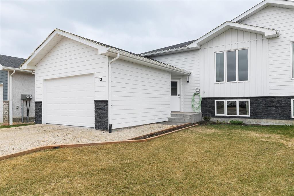 13 Imperial Crescent, Steinbach, Manitoba  R5G 2T7 - Photo 1 - 202610274