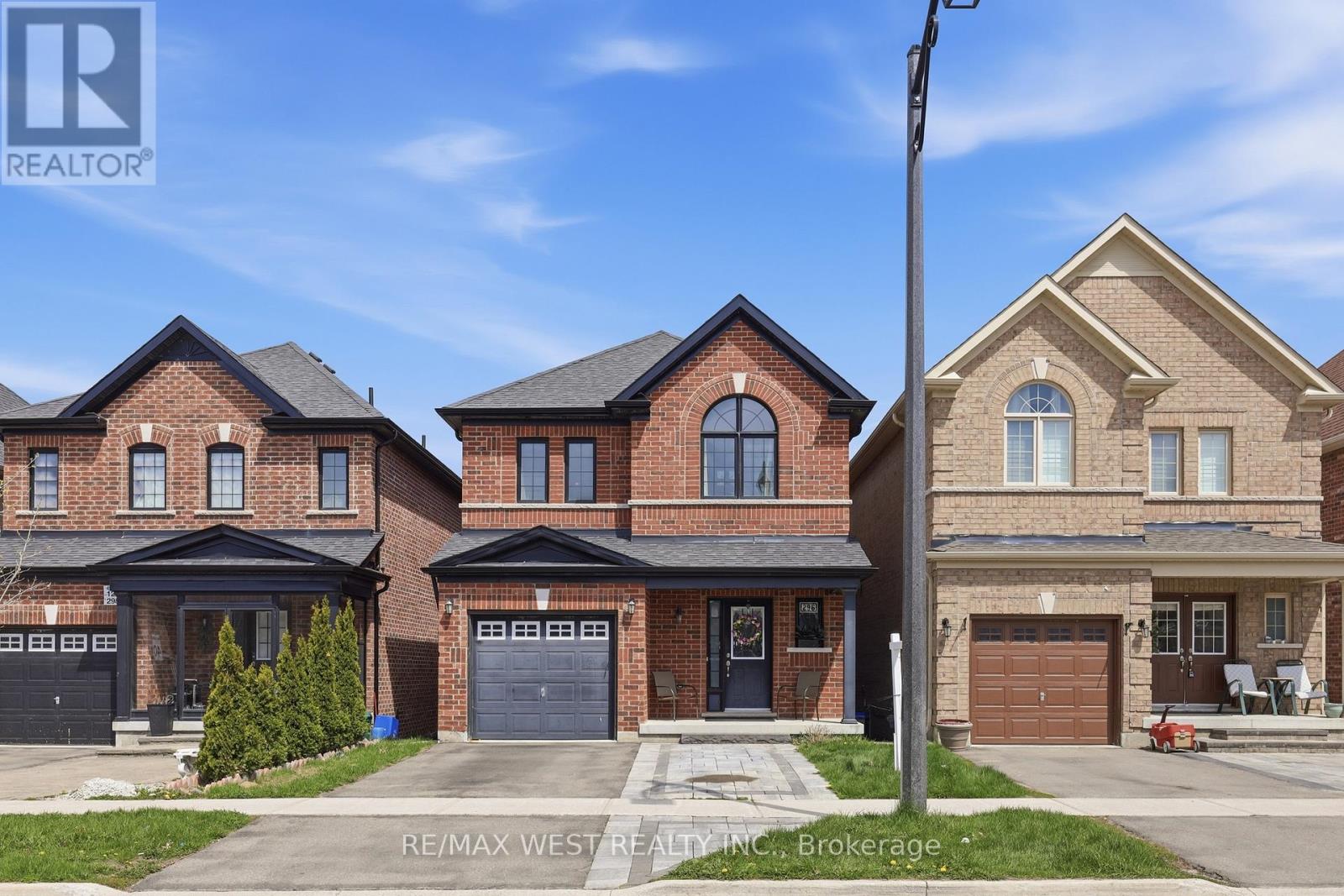 296 Miller Park Avenue, Bradford West Gwillimbury, Ontario  L3Z 0Y1 - Photo 2 - N13118848