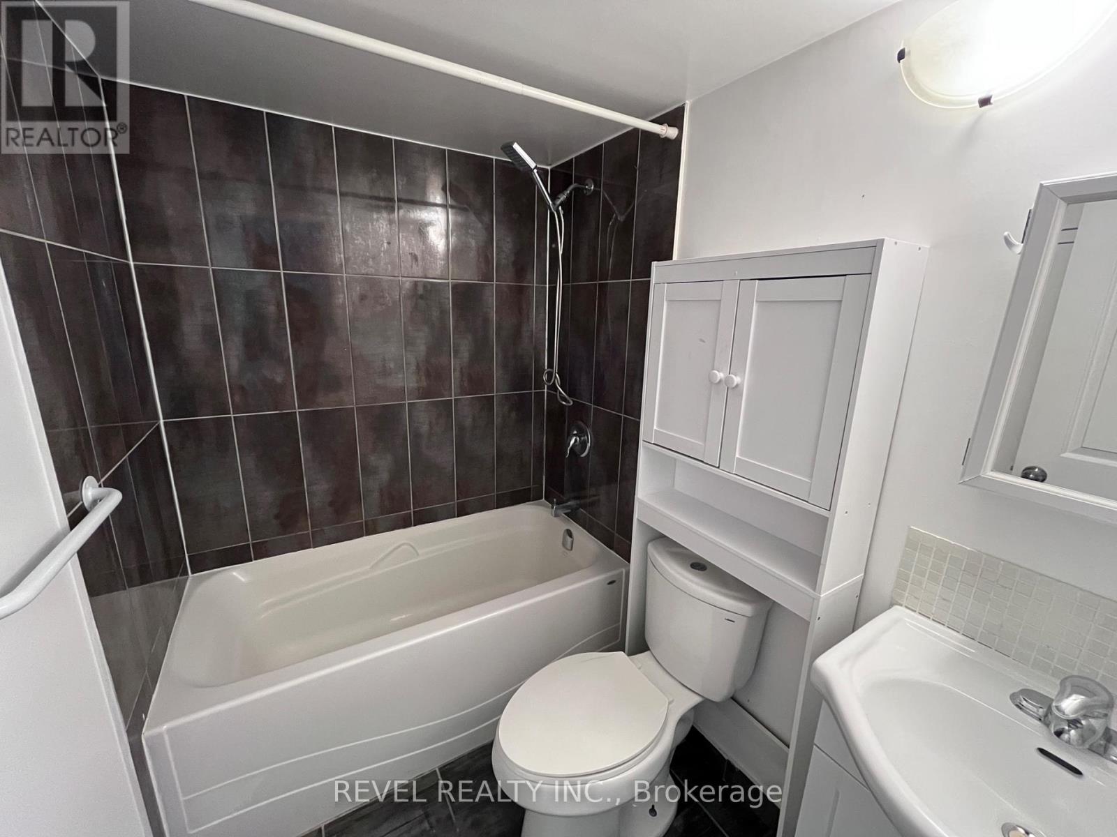 Lower - 564 Blackthorn Avenue, Toronto, Ontario M6M 3C8 - Photo 11 - W13108472