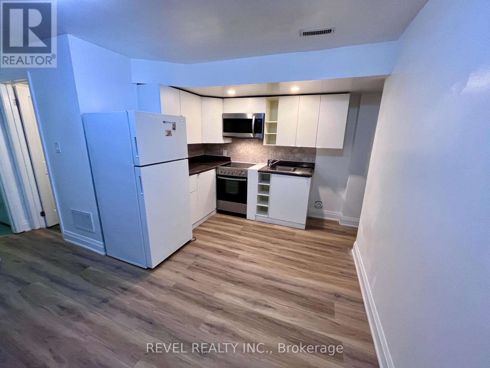 Lower - 564 Blackthorn Avenue, Toronto, Ontario  M6M 3C8 - Photo 5 - W13108472