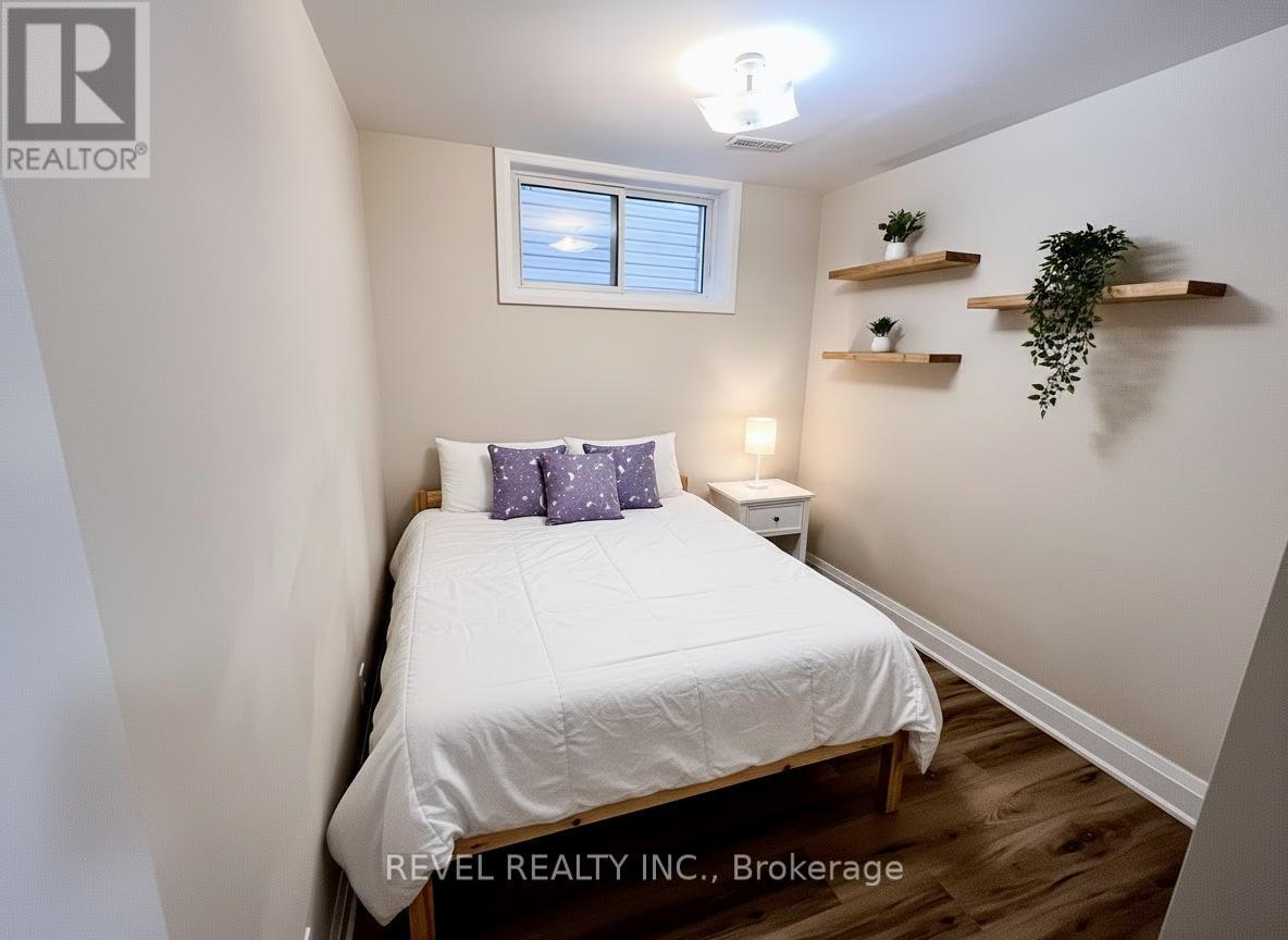 Lower - 564 Blackthorn Avenue, Toronto, Ontario  M6M 3C8 - Photo 10 - W13108472