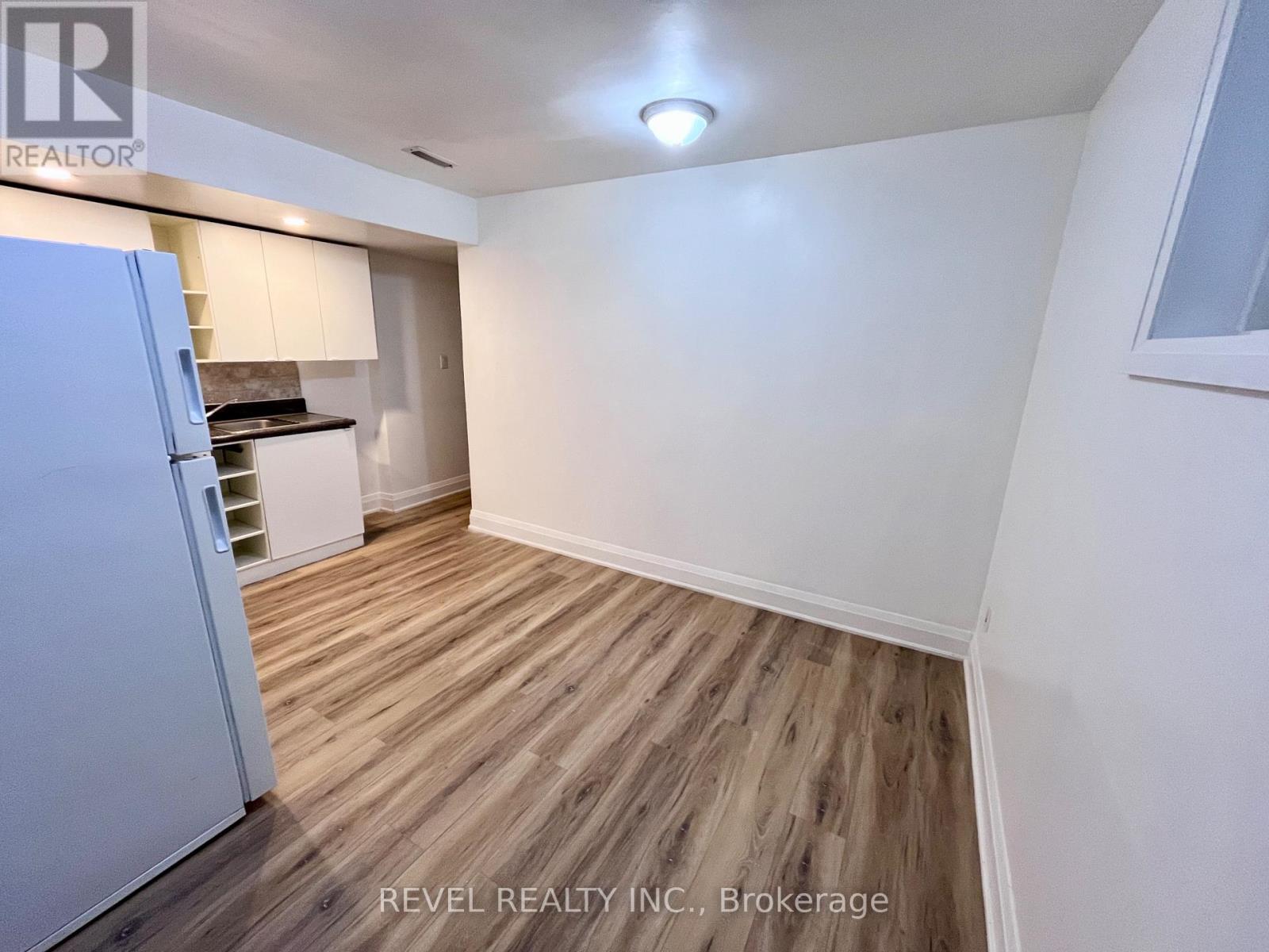 Lower - 564 Blackthorn Avenue, Toronto, Ontario  M6M 3C8 - Photo 3 - W13108472