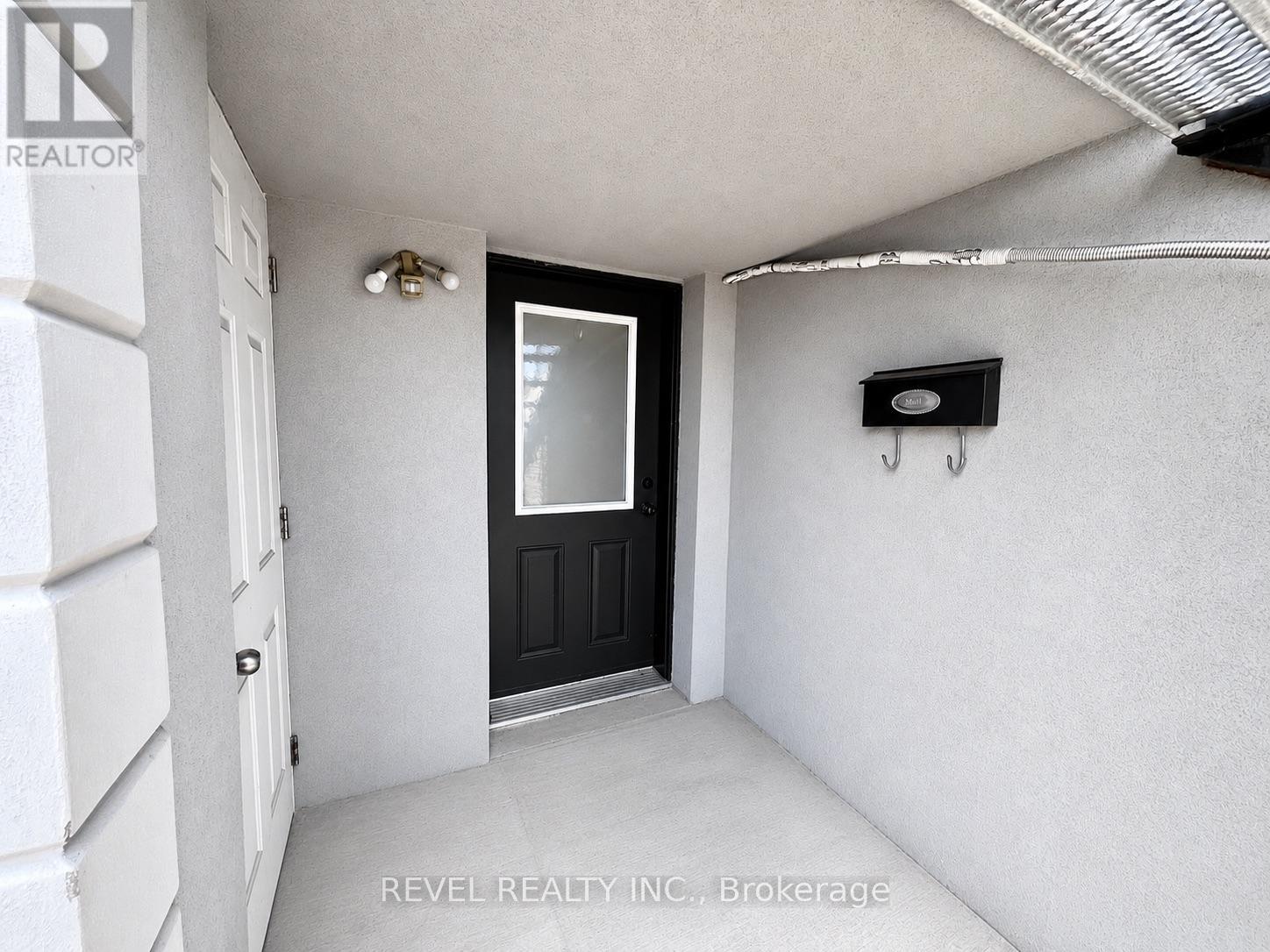 Lower - 564 Blackthorn Avenue, Toronto, Ontario  M6M 3C8 - Photo 2 - W13108472