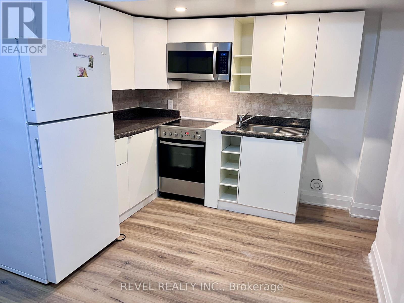 Lower - 564 Blackthorn Avenue, Toronto, Ontario  M6M 3C8 - Photo 6 - W13108472