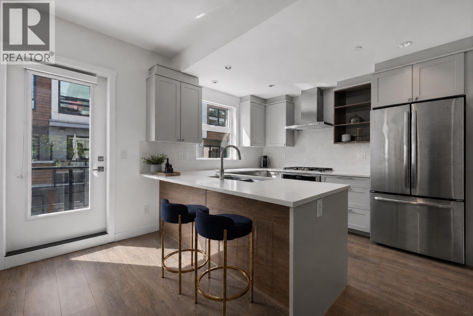 21 856 ORWELL STREET, North Vancouver, British Columbia