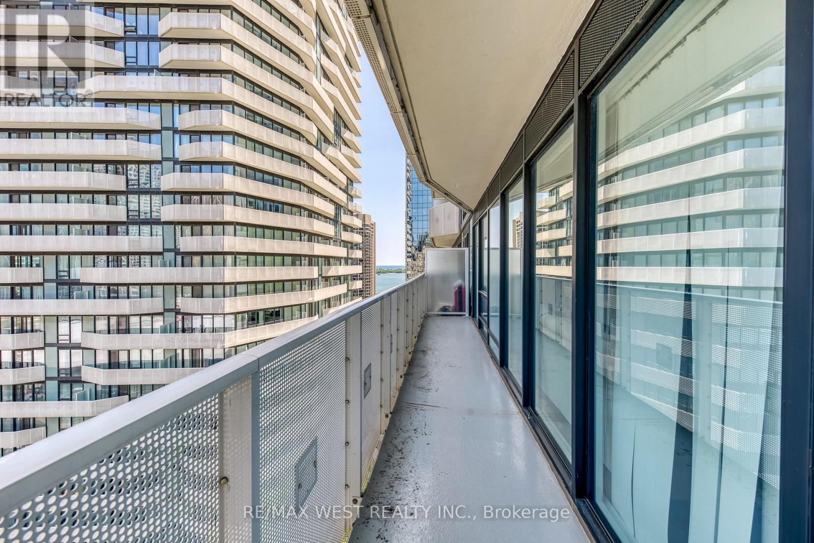 2004 - 100 Harbour Street, Toronto, Ontario  M5J 1B7 - Photo 24 - C13119902