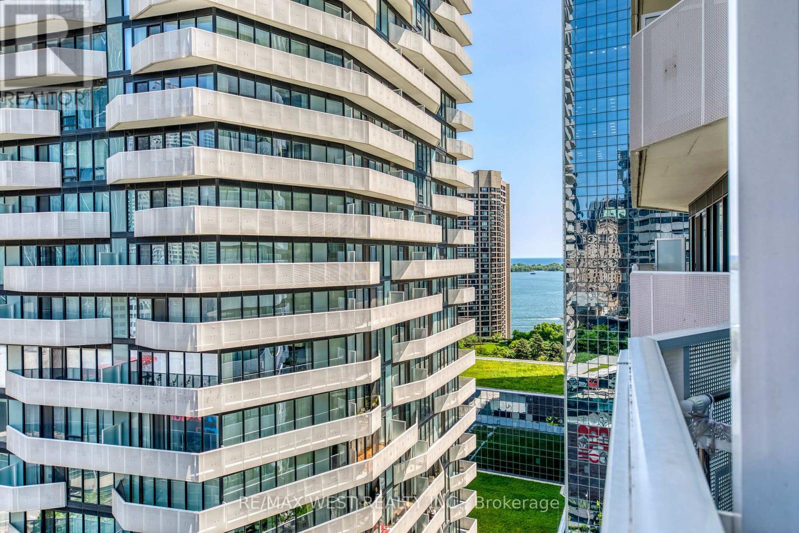 2004 - 100 Harbour Street, Toronto, Ontario  M5J 1B7 - Photo 26 - C13119902
