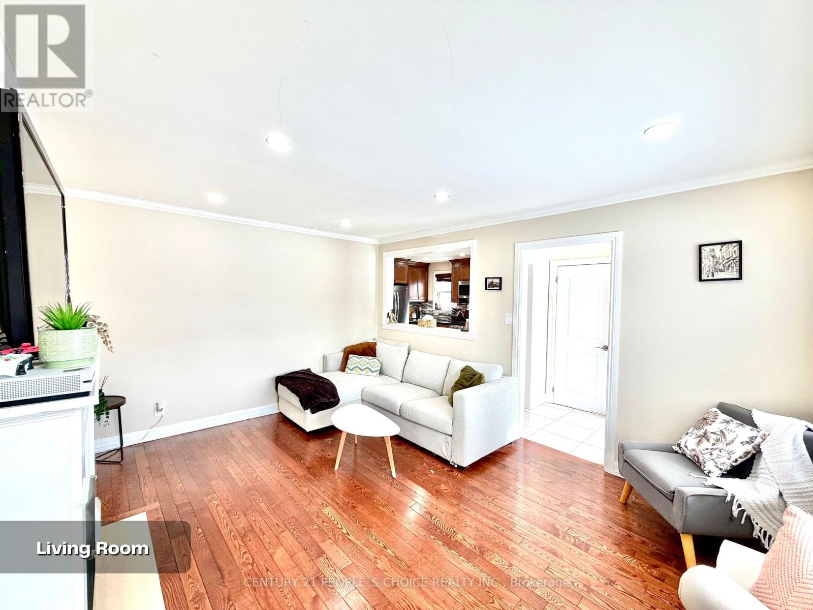 Main Floor - 67 Highland Avenue, Oshawa, Ontario  L1H 6A4 - Photo 9 - E13119864