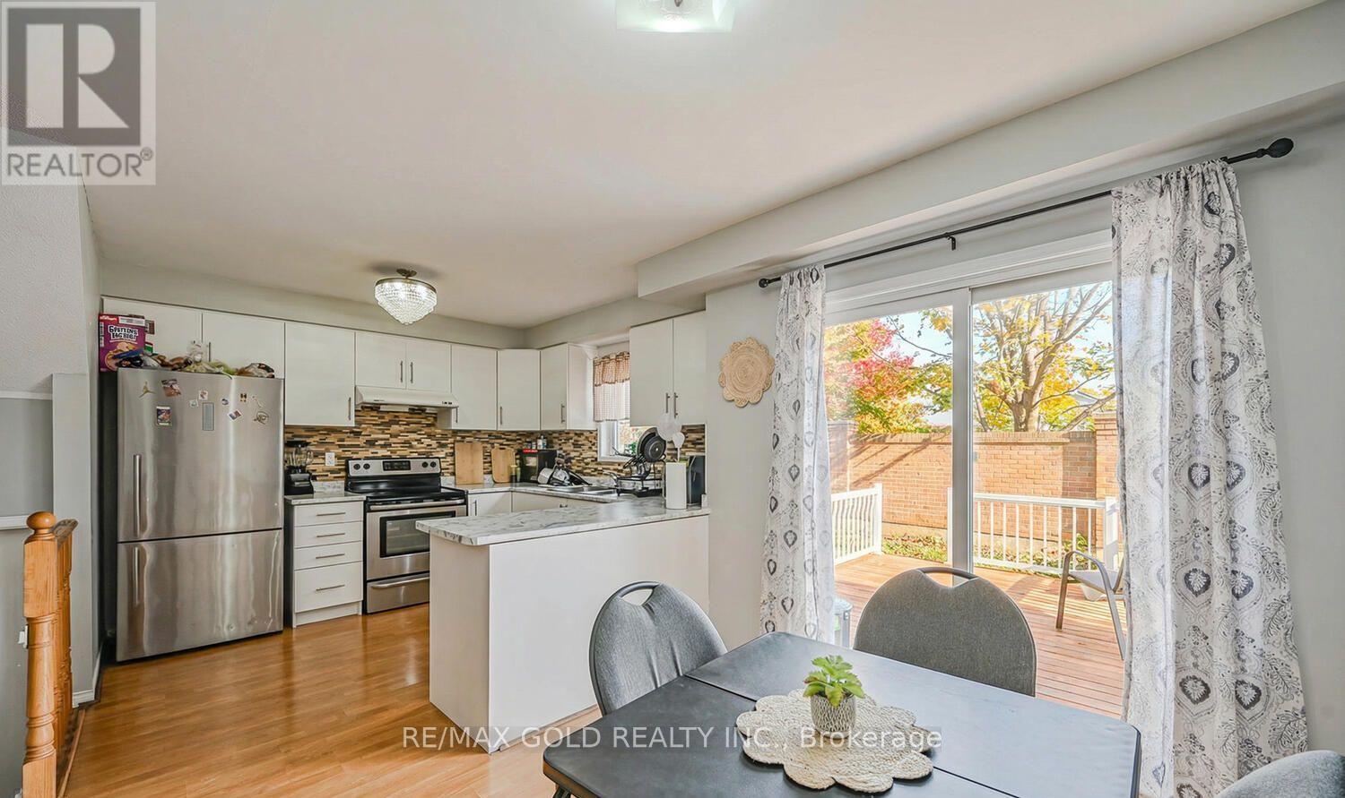 24 Seaside Circle, Brampton, Ontario  L6R 2G7 - Photo 12 - W13119854