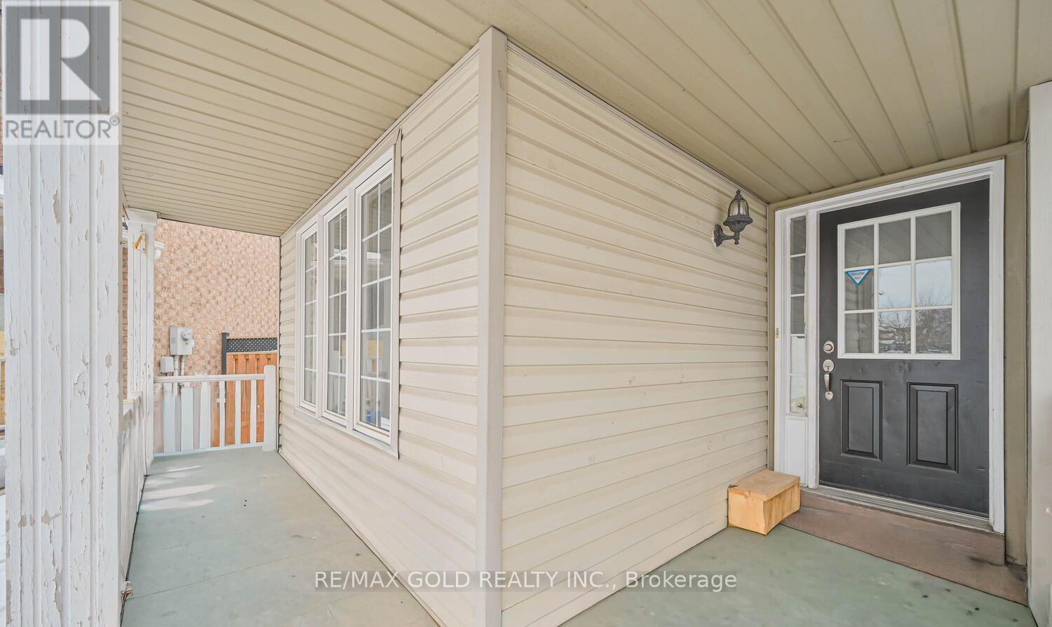 24 Seaside Circle, Brampton, Ontario  L6R 2G7 - Photo 3 - W13119854