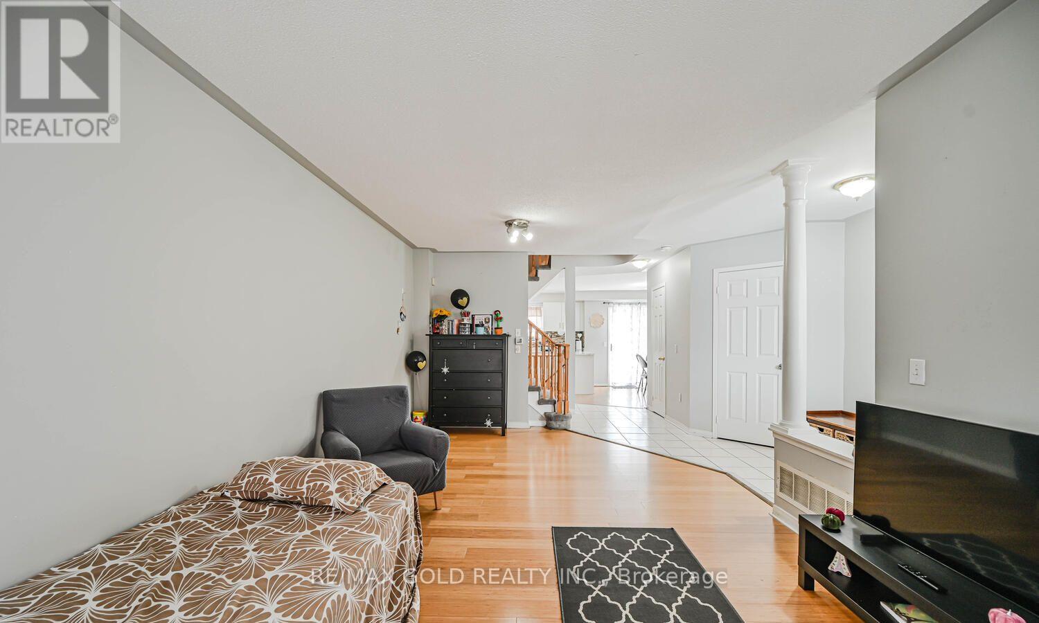 24 Seaside Circle, Brampton, Ontario  L6R 2G7 - Photo 8 - W13119854