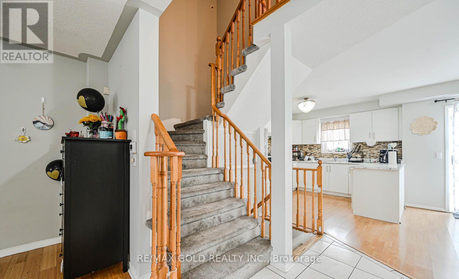24 Seaside Circle, Brampton, Ontario  L6R 2G7 - Photo 9 - W13119854