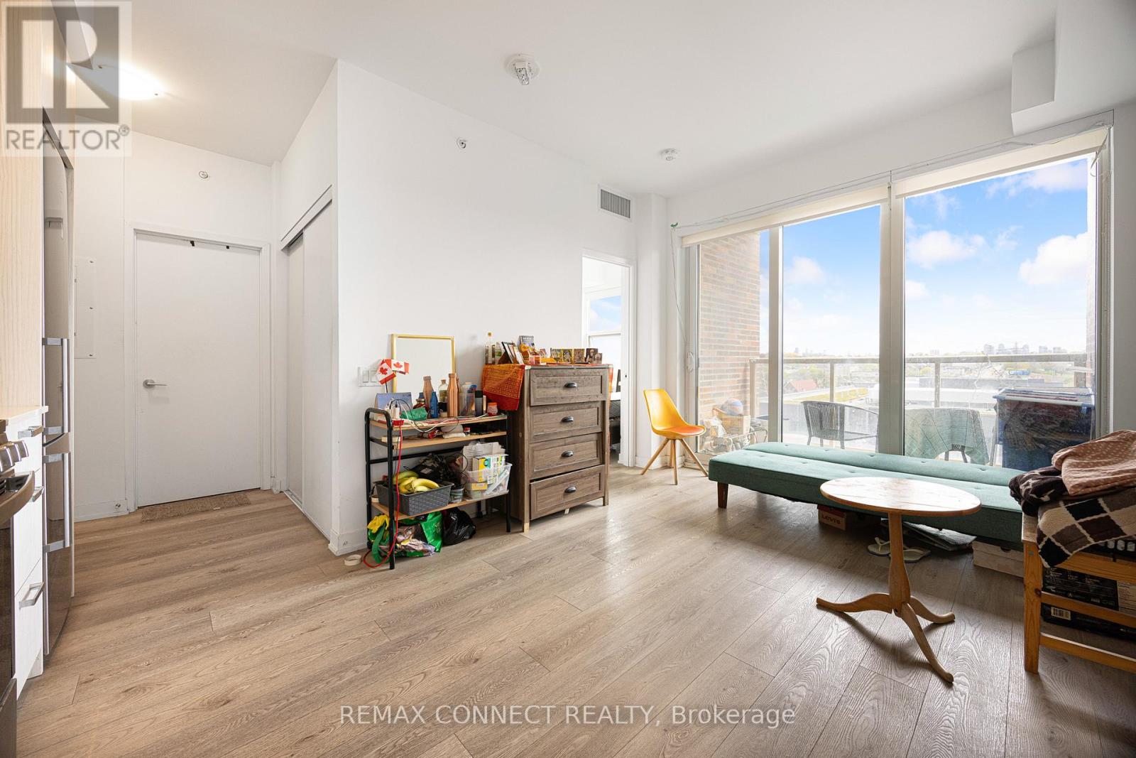 818 - 1787 St Clair Avenue W, Toronto, Ontario  M6N 0B7 - Photo 3 - W13119872