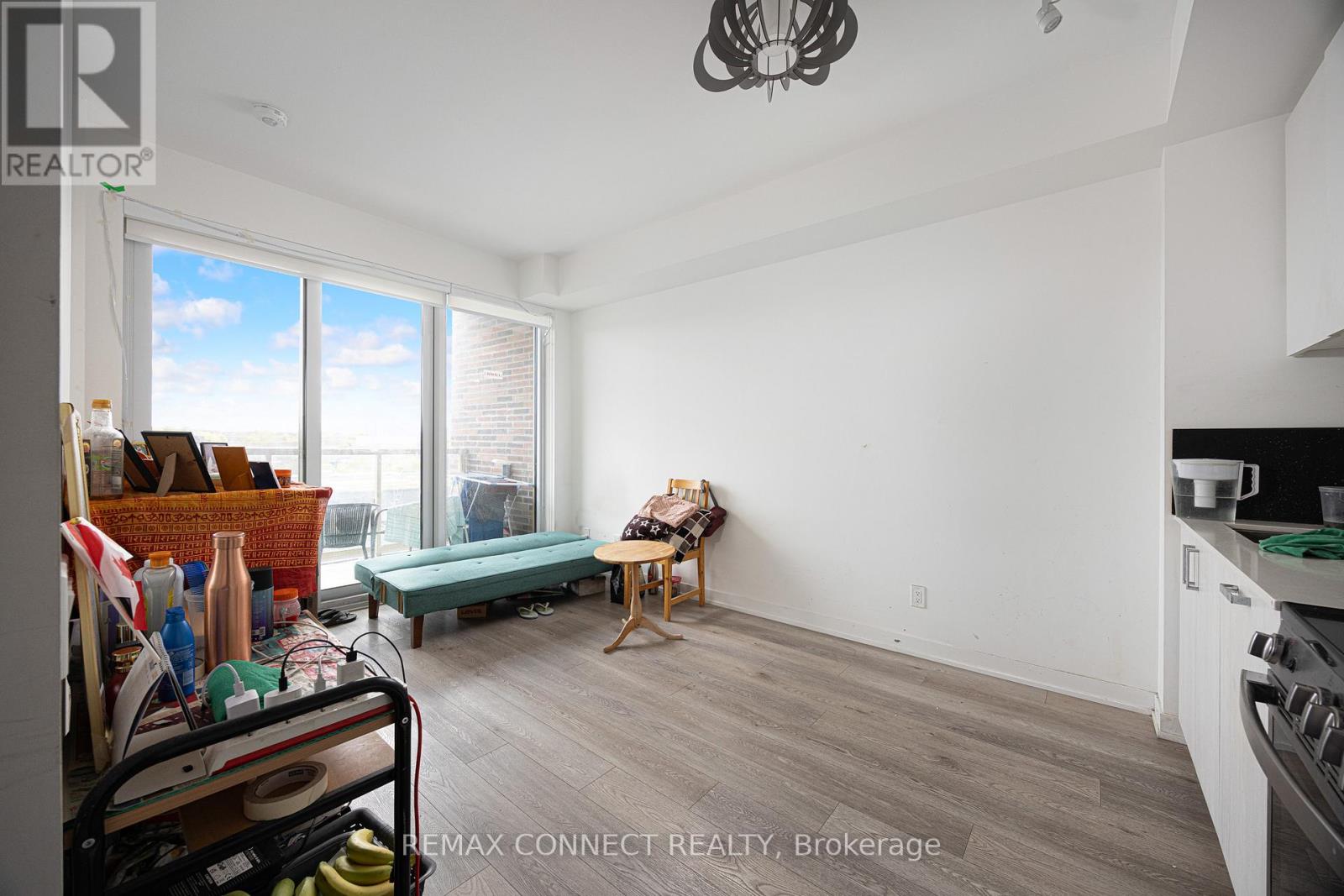 818 - 1787 St Clair Avenue W, Toronto, Ontario  M6N 0B7 - Photo 4 - W13119872