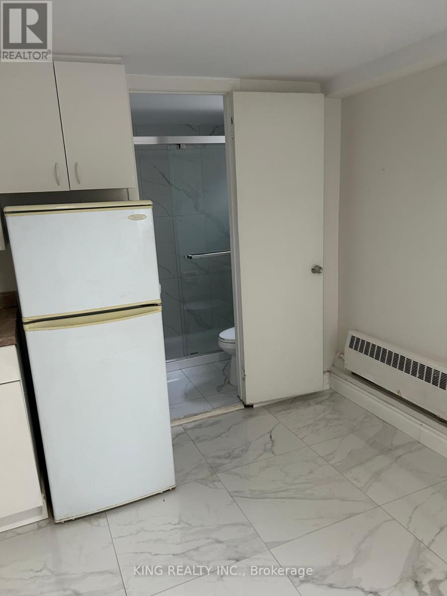 2 - 2 Elm Grove Drive, Toronto, Ontario  M6K 2J1 - Photo 5 - W13119914
