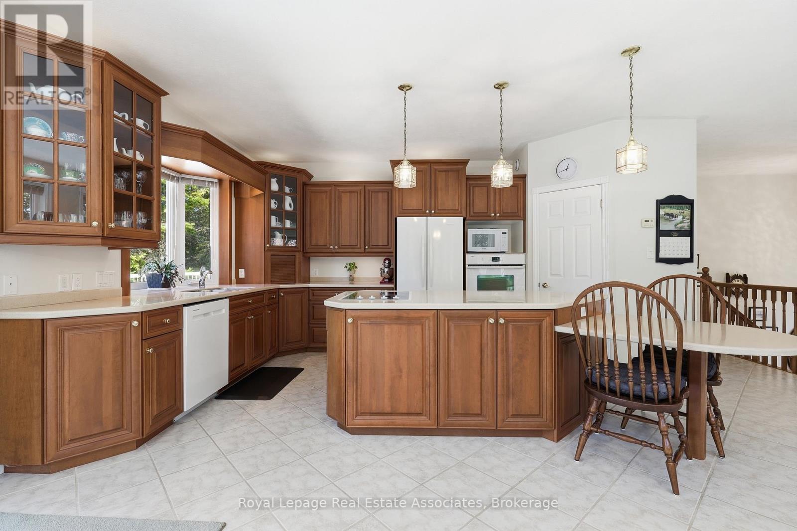422 Third Avenue N, South Bruce Peninsula, Ontario  N0H 2G0 - Photo 11 - X13119892