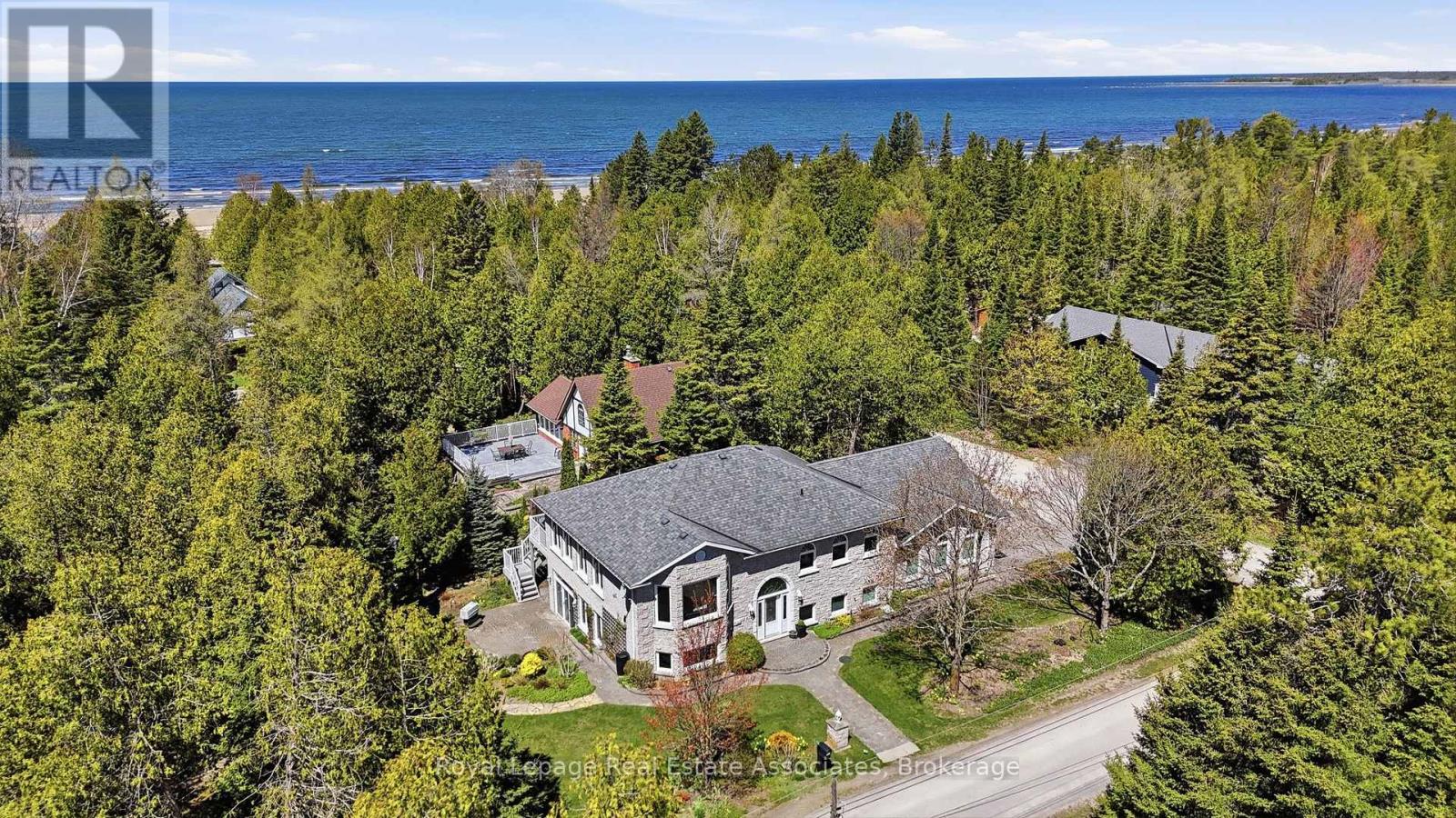 422 Third Avenue N, South Bruce Peninsula, Ontario  N0H 2G0 - Photo 2 - X13119892