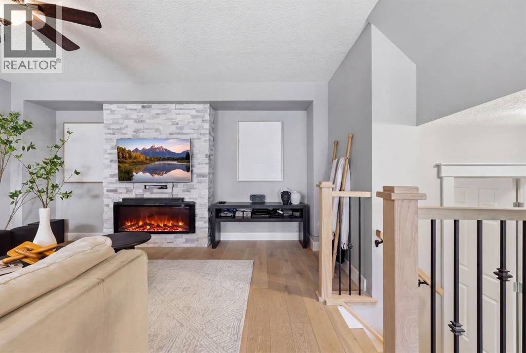 209 Hillcrest Gardens Sw, Airdrie, Alberta  T4B 4H8 - Photo 4 - A2309466