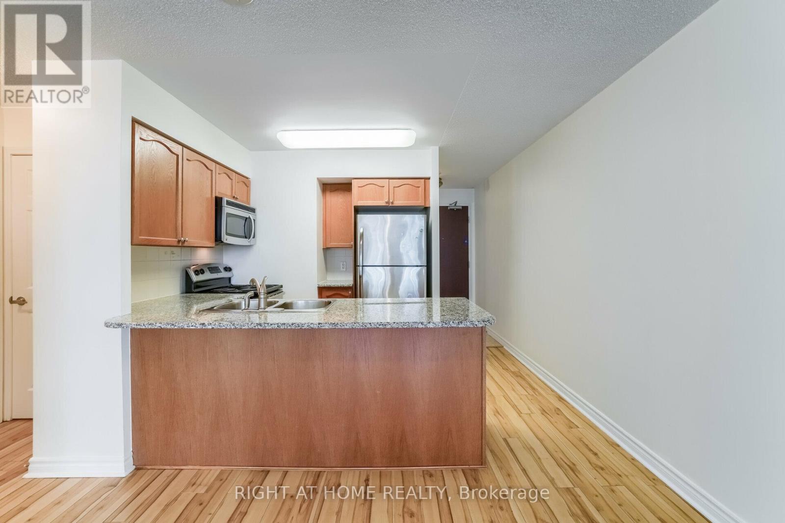 1117 - 335 Rathburn Road W, Mississauga, Ontario  L5B 0C8 - Photo 11 - W13119852