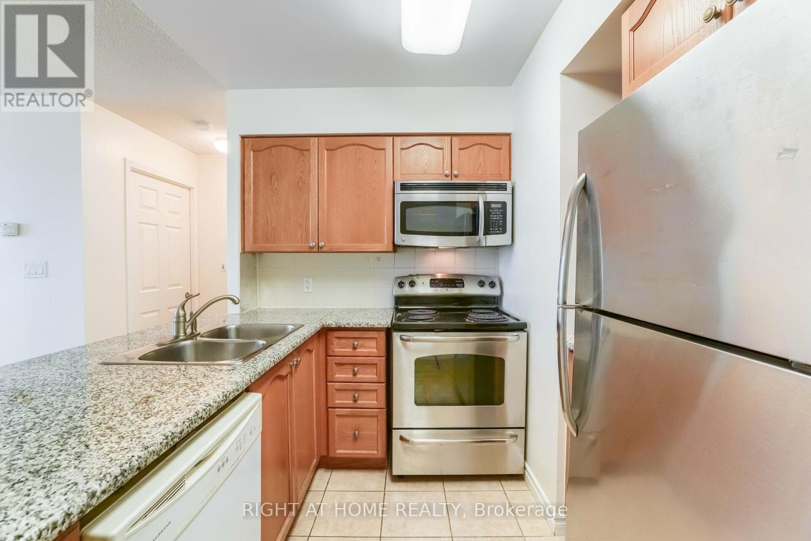 1117 - 335 Rathburn Road W, Mississauga, Ontario  L5B 0C8 - Photo 13 - W13119852