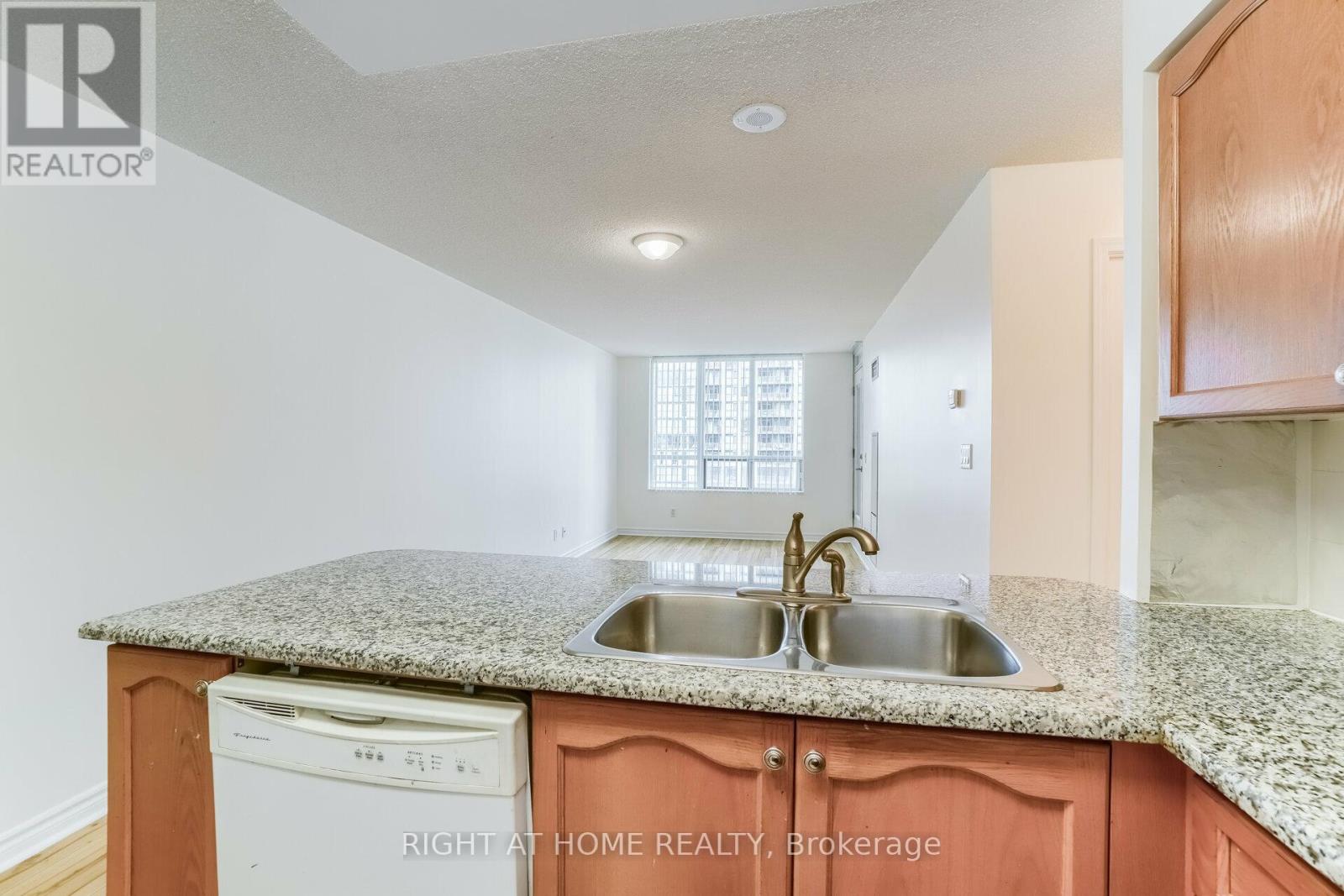 1117 - 335 Rathburn Road W, Mississauga, Ontario  L5B 0C8 - Photo 15 - W13119852