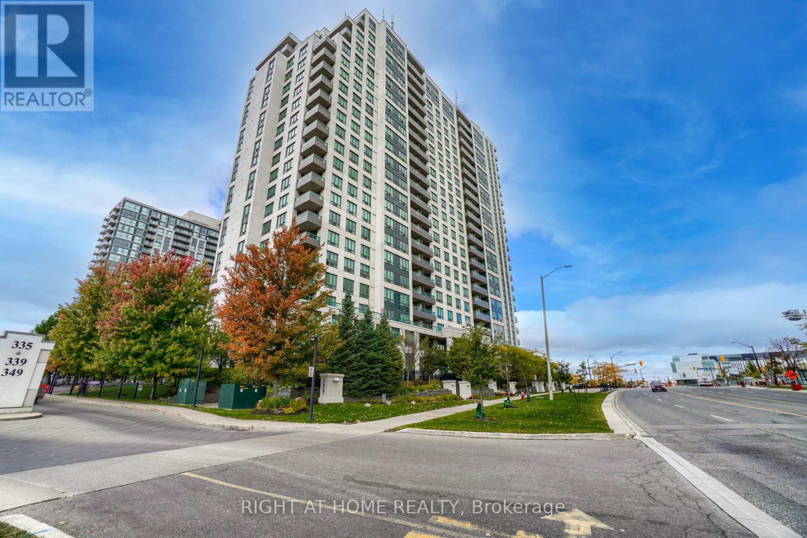 1117 - 335 Rathburn Road W, Mississauga, Ontario  L5B 0C8 - Photo 2 - W13119852