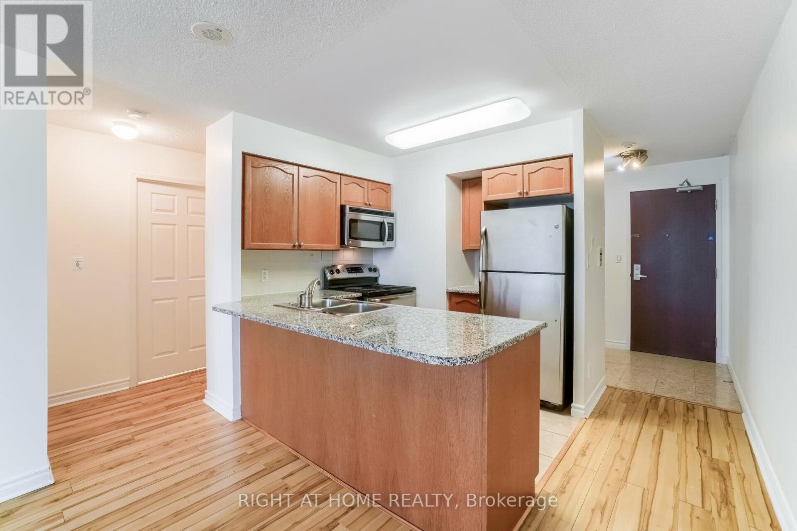 1117 - 335 Rathburn Road W, Mississauga, Ontario  L5B 0C8 - Photo 10 - W13119852