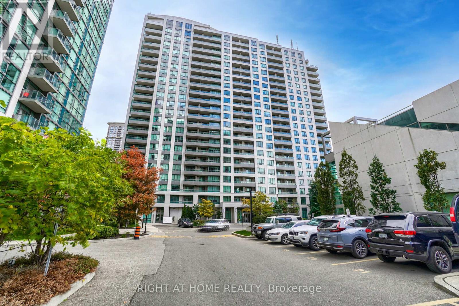 1117 - 335 Rathburn Road W, Mississauga, Ontario  L5B 0C8 - Photo 3 - W13119852