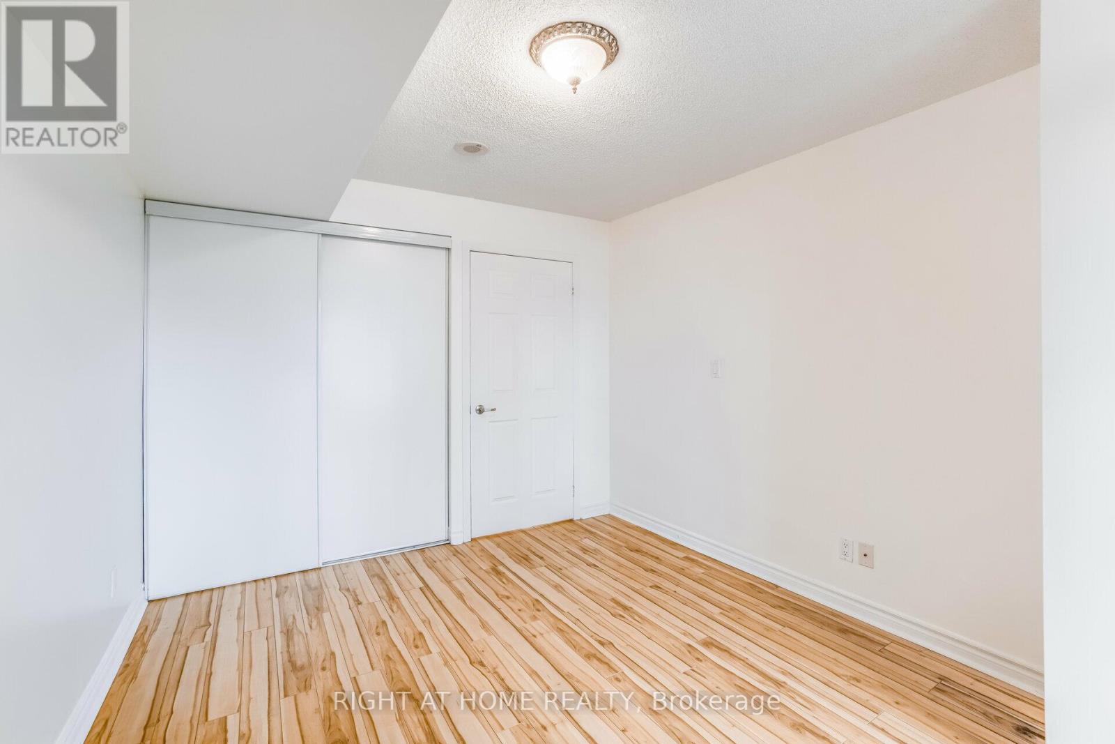 1117 - 335 Rathburn Road W, Mississauga, Ontario  L5B 0C8 - Photo 23 - W13119852