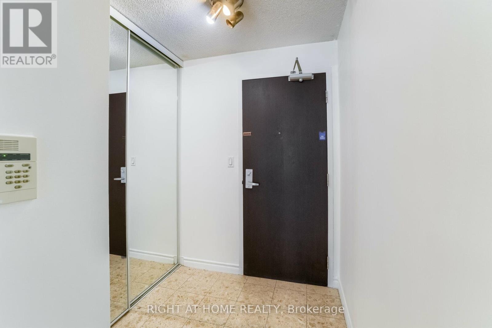 1117 - 335 Rathburn Road W, Mississauga, Ontario  L5B 0C8 - Photo 8 - W13119852