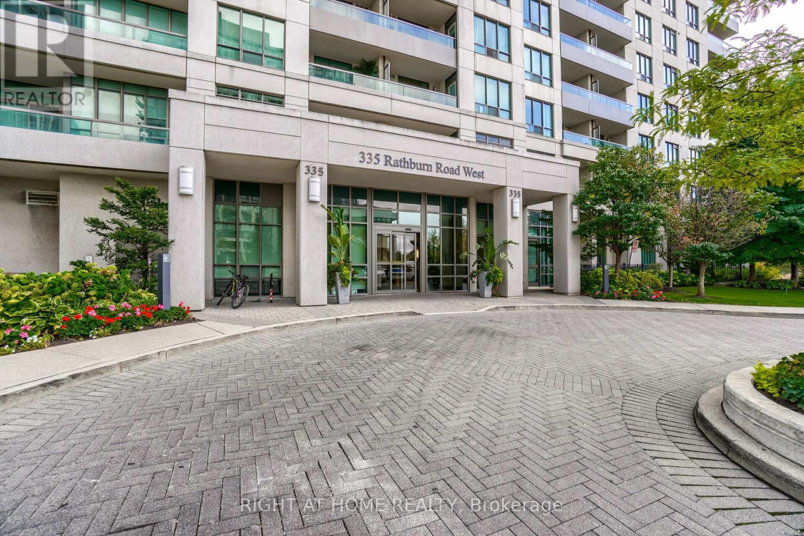 1117 - 335 Rathburn Road W, Mississauga, Ontario  L5B 0C8 - Photo 4 - W13119852