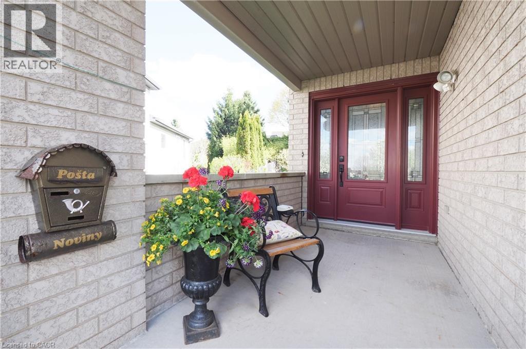 40 Dineen Court, Kitchener, Ontario  N2B 3X3 - Photo 3 - 40826392