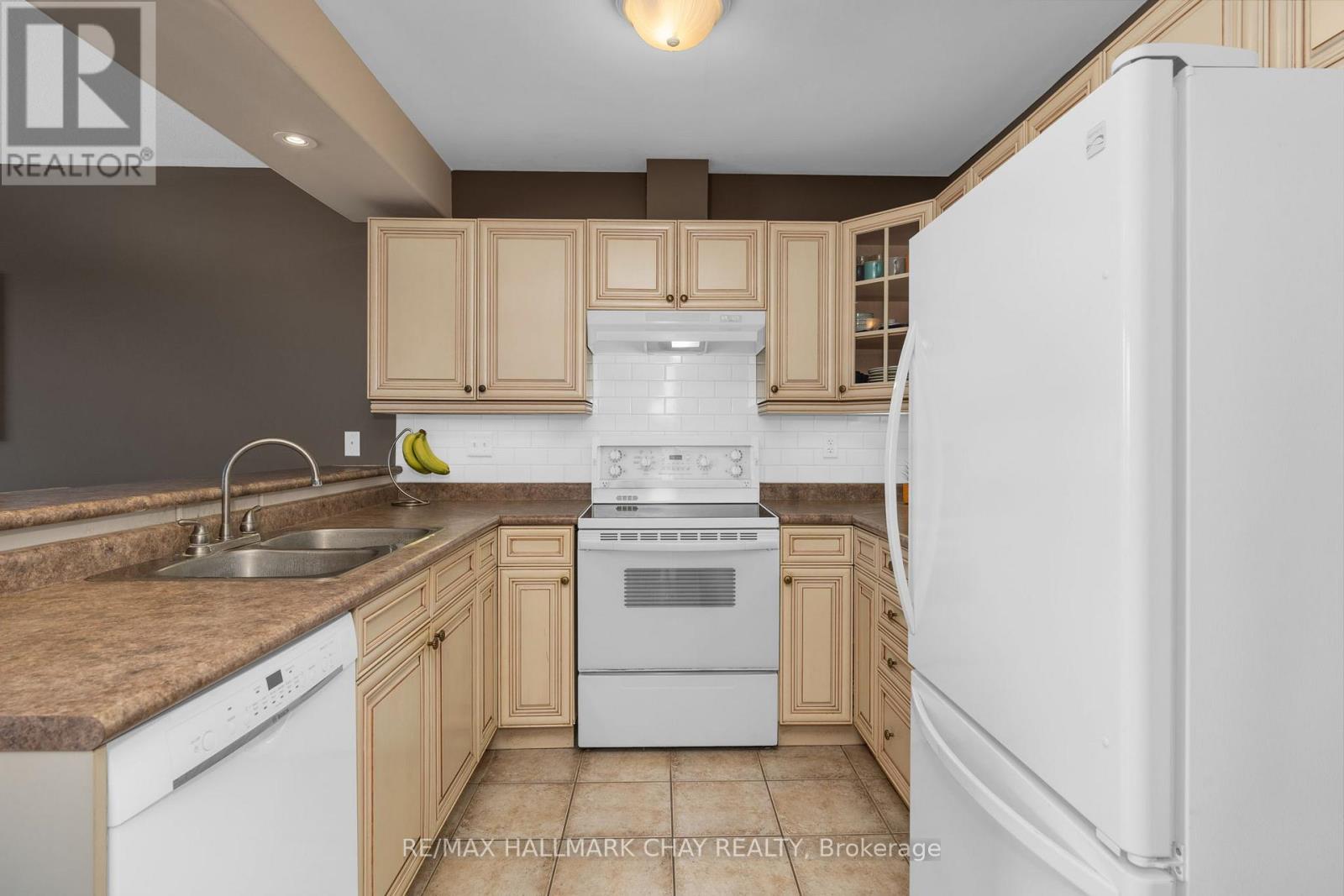 334 Cundles Road E, Barrie (Little Lake), Ontario  L4M 7E5 - Photo 10 - S13119948
