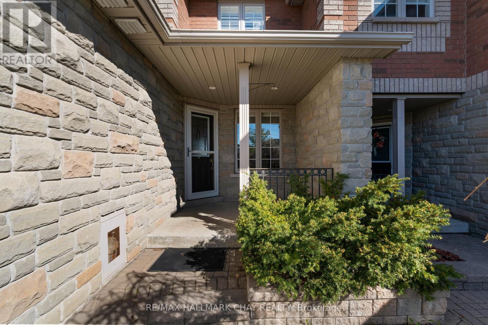 334 Cundles Road E, Barrie (Little Lake), Ontario  L4M 7E5 - Photo 4 - S13119948
