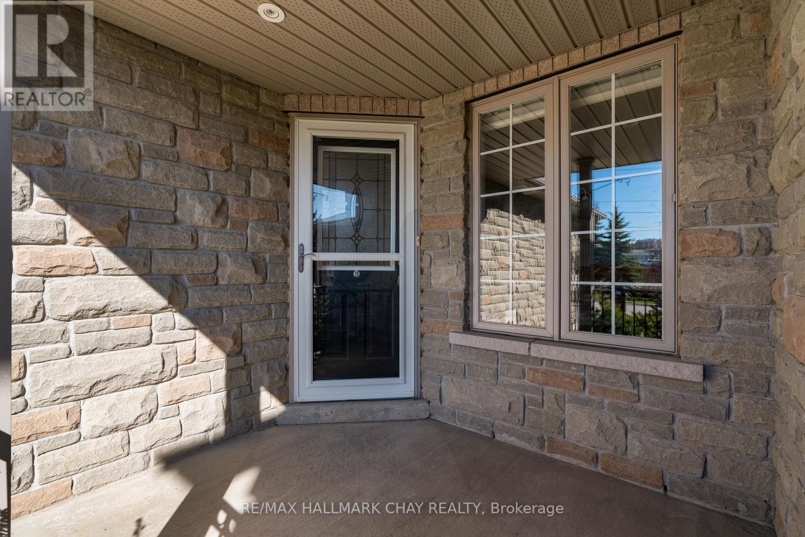 334 Cundles Road E, Barrie (Little Lake), Ontario  L4M 7E5 - Photo 5 - S13119948