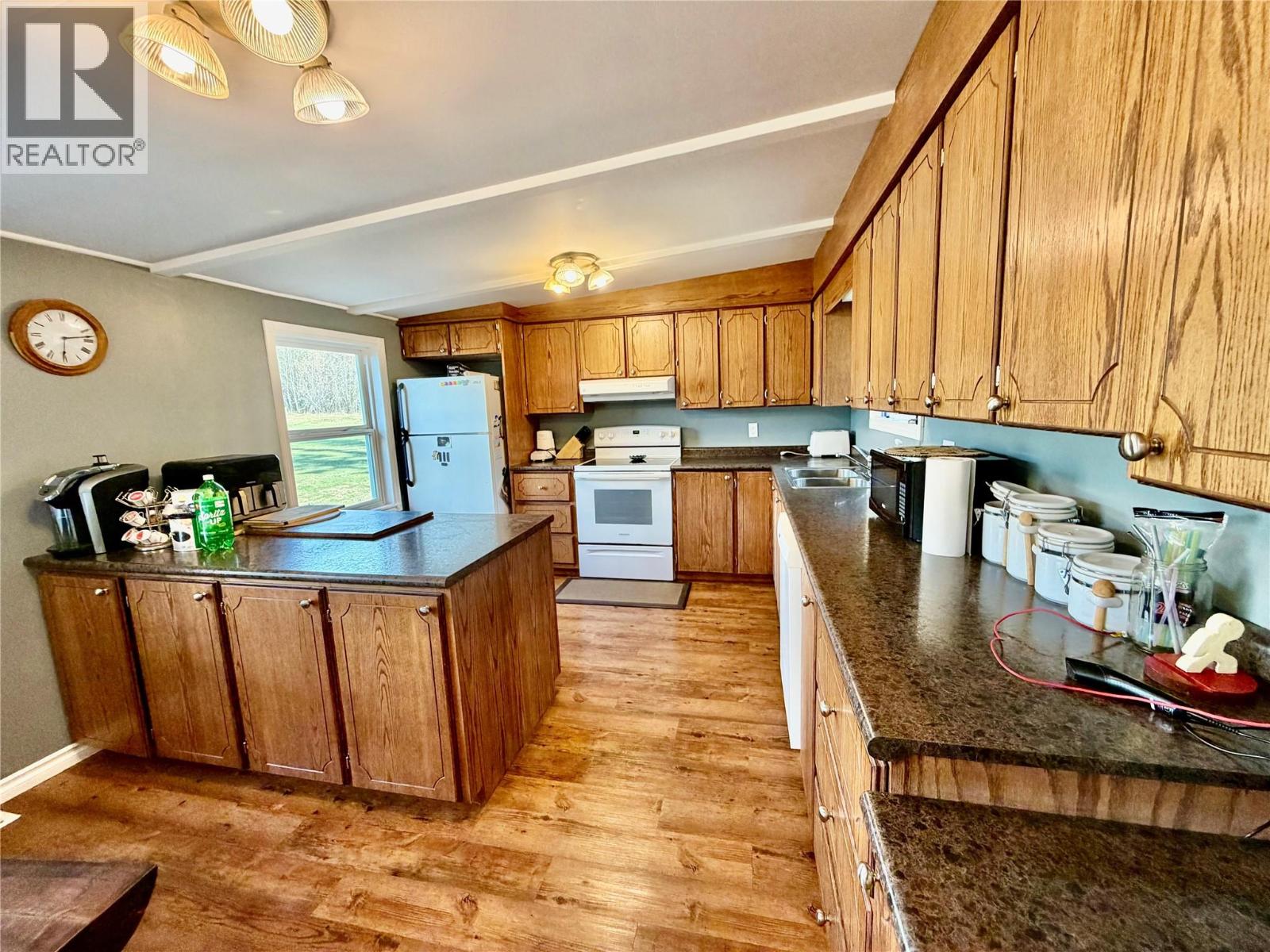 9828 203 Road, Dawson Creek, British Columbia  V1G 4E8 - Photo 5 - 10386507