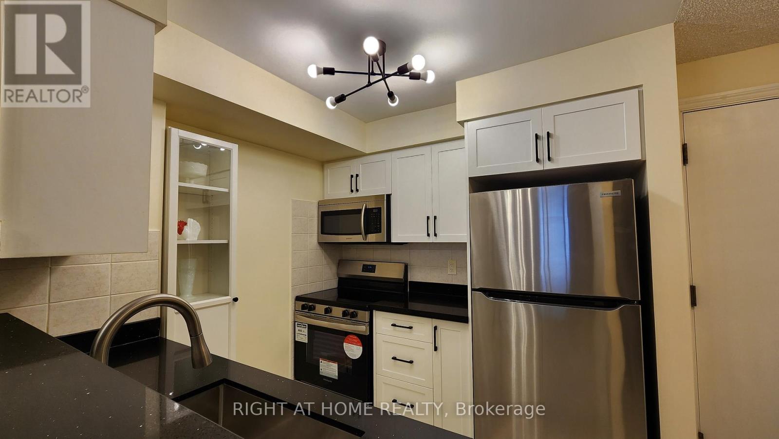 2422 - 700 Humberwood Boulevard, Toronto, Ontario  M9W 7J4 - Photo 5 - W13119986