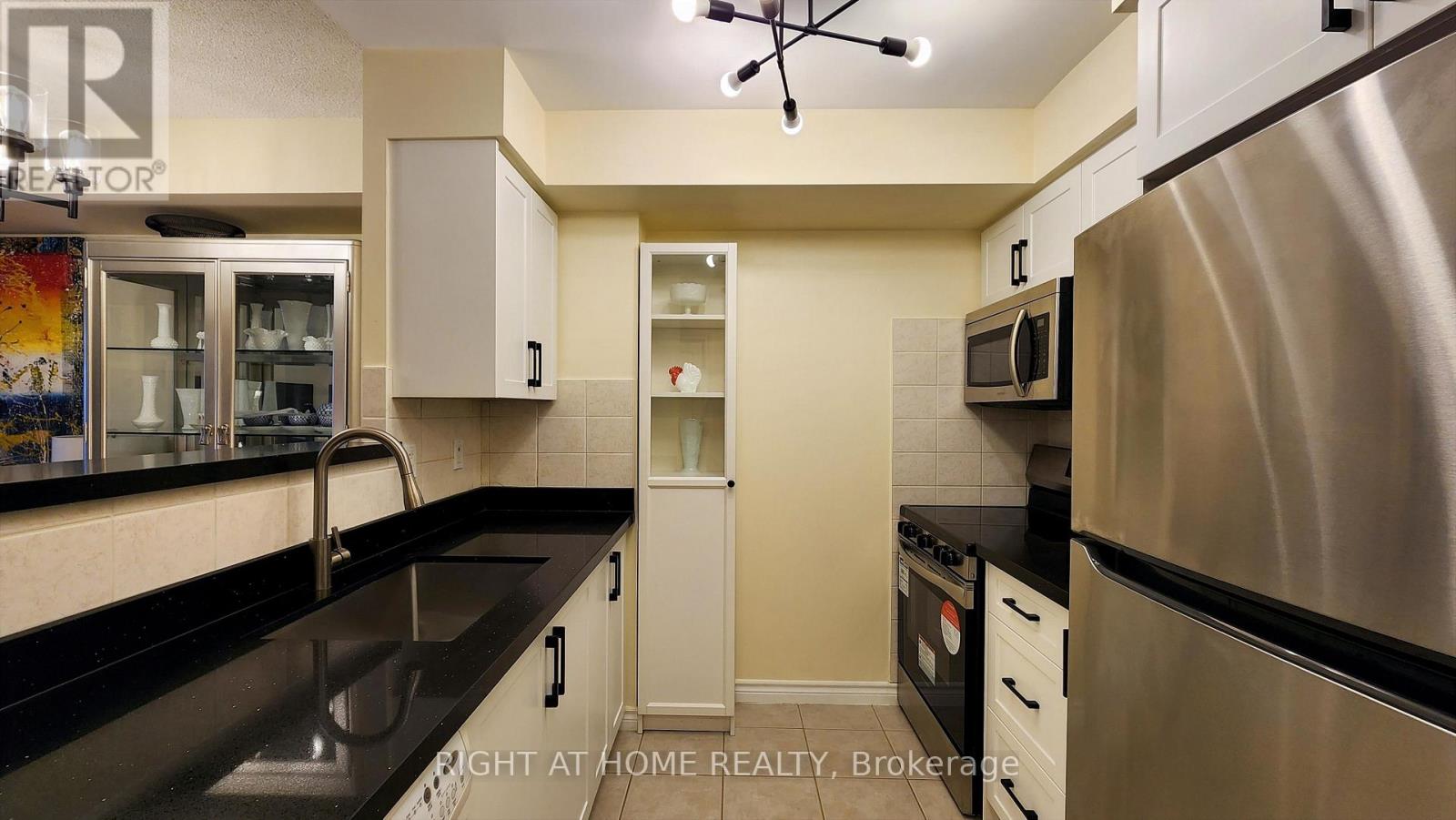 2422 - 700 Humberwood Boulevard, Toronto, Ontario  M9W 7J4 - Photo 8 - W13119986