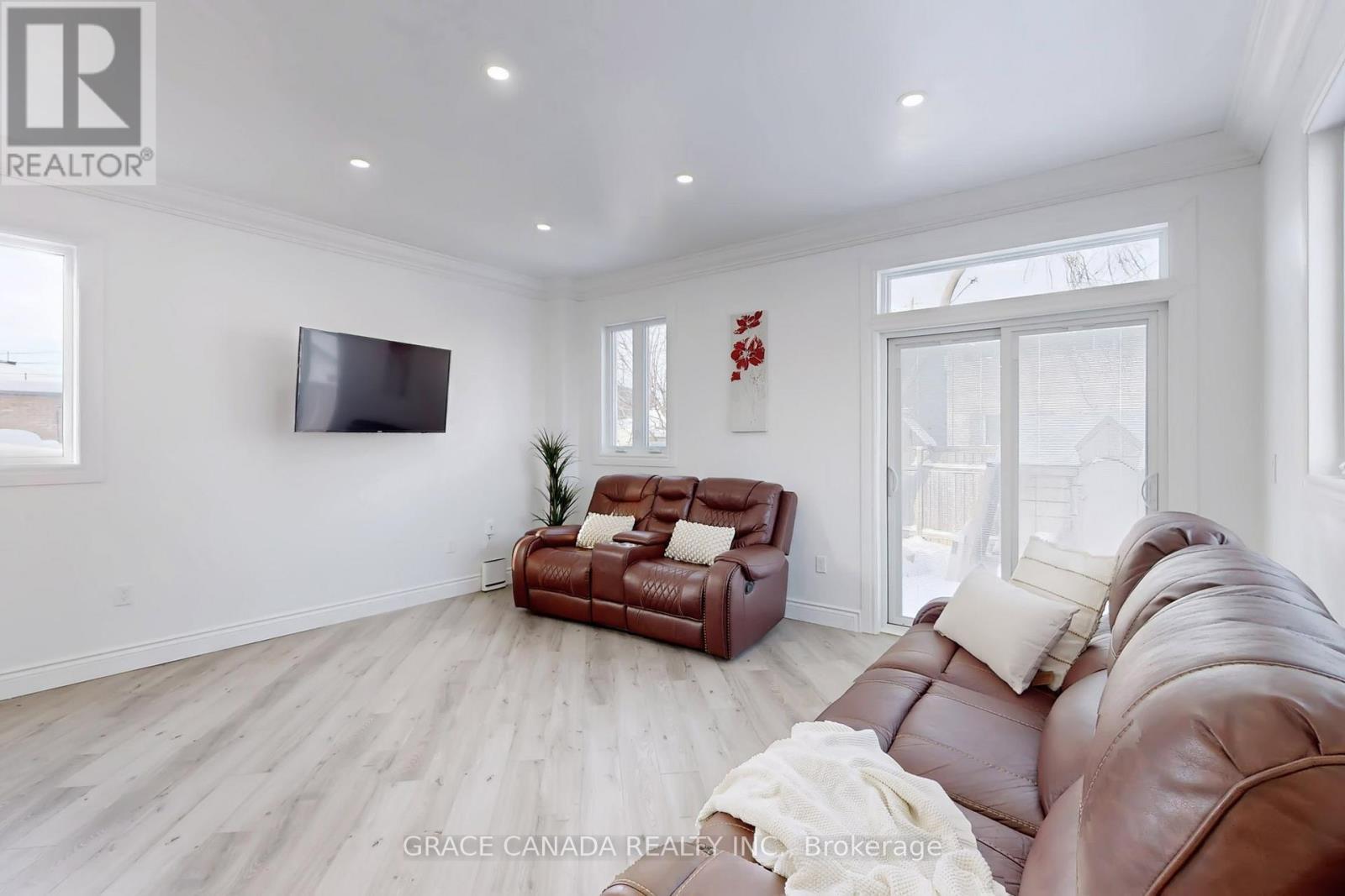 85 Albany Avenue, Hamilton, Ontario  L8H 2H4 - Photo 3 - X13119992