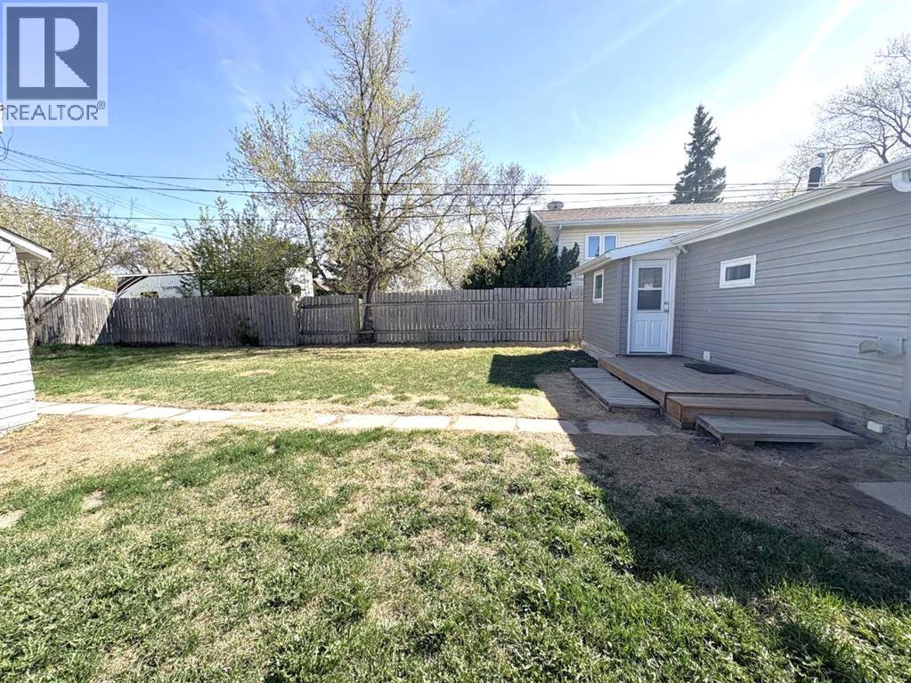 4915 46 Street, Camrose, Alberta  T4V 1G9 - Photo 8 - A2309305