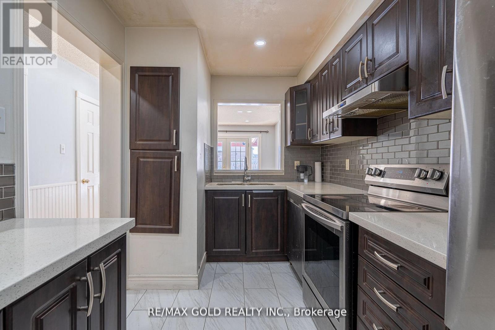 25 Clover Bloom Road, Brampton, Ontario  L6R 1R8 - Photo 6 - W13035036