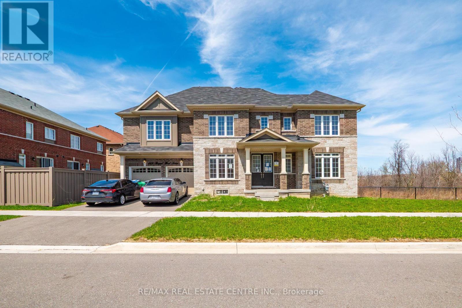 423 ROYAL WEST DRIVE, Brampton, Ontario