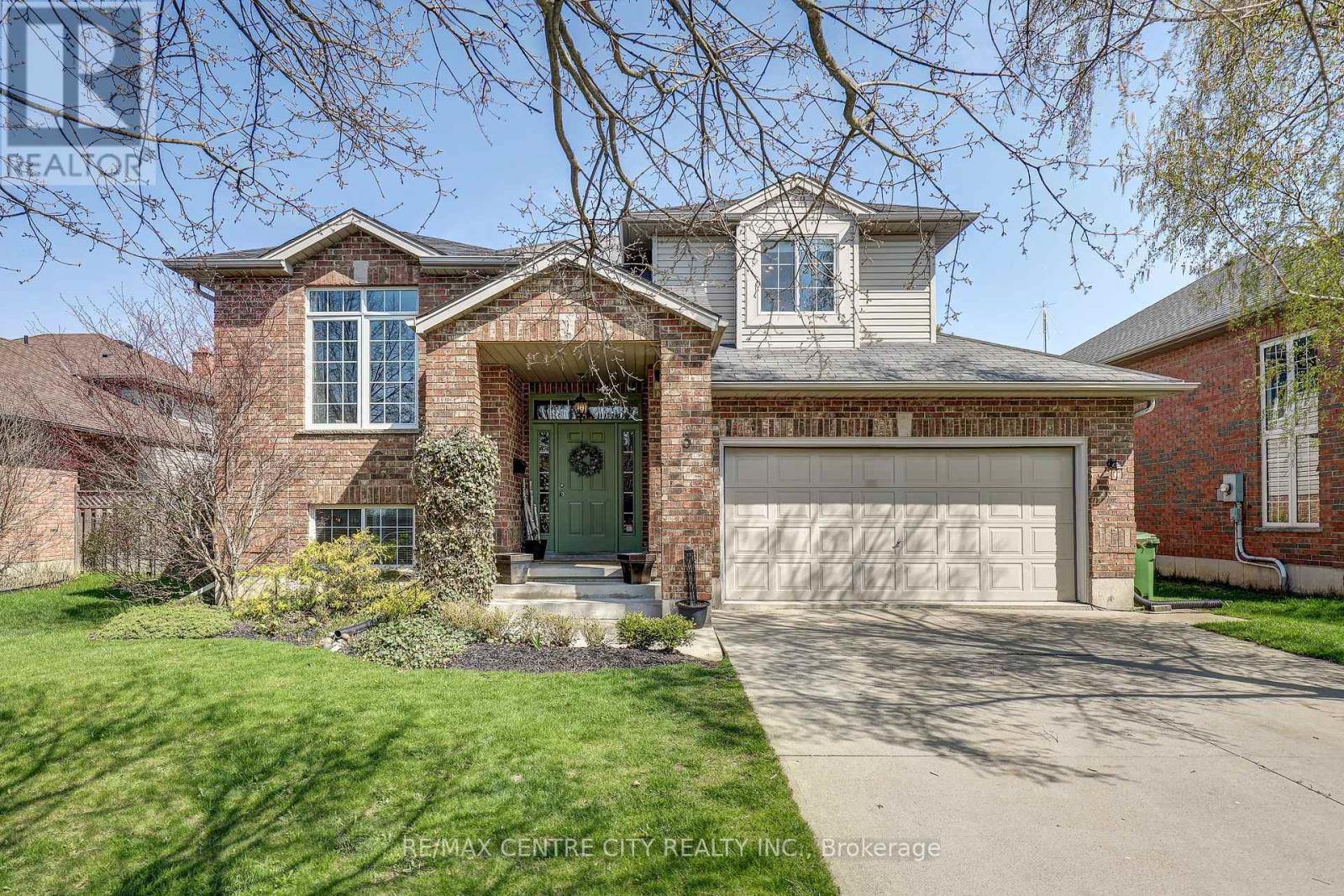 3 STEEPLECHASE COURT, St. Thomas, Ontario