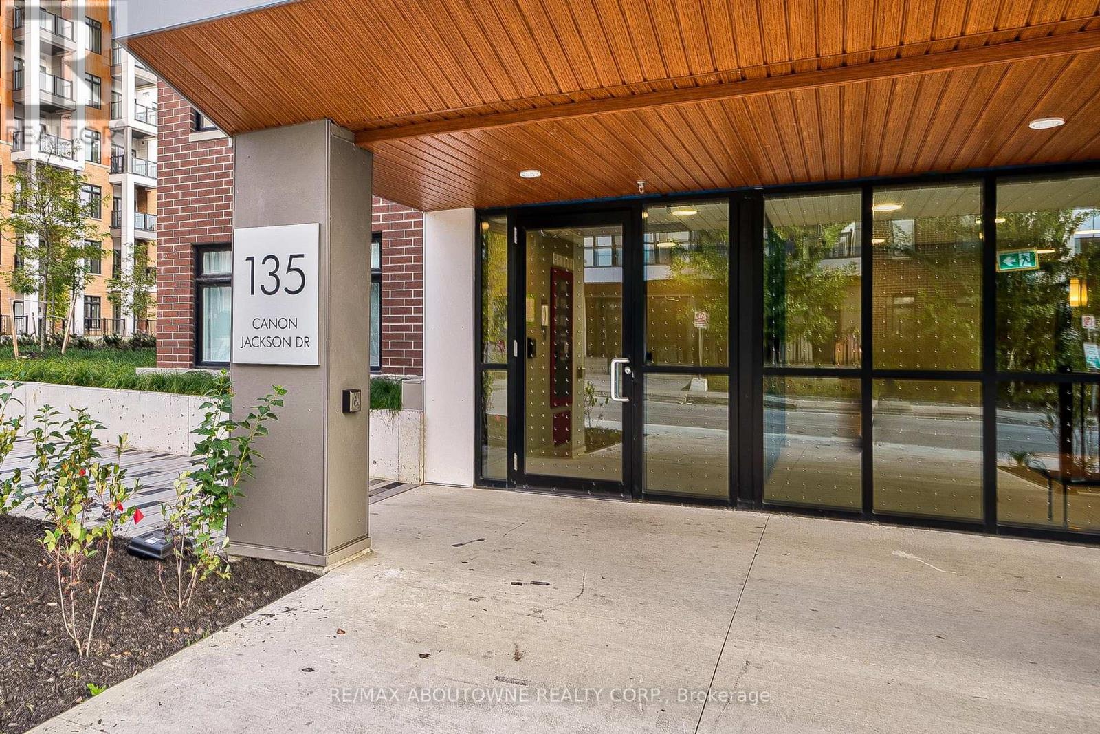 204 - 135 CANON JACKSON DRIVE, Toronto, Ontario